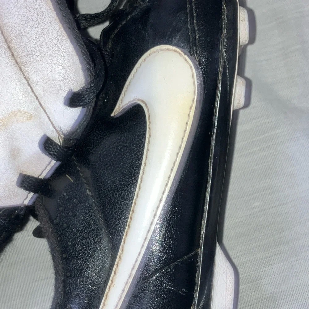 Nike boys/ girls Tiempo soccer shoes / Cleats - some STAINS but good condition - Picture 14 of 16